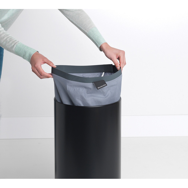 Kosz na pranie Brabantia 35 l czarny mat pokrywa korkowa