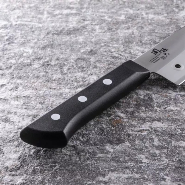 Nóż santoku KAI Seki Magoroku Wakatake 16,5 cm z otworami w ostrzu
