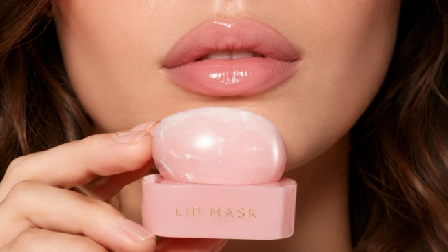 Żelowa maska do ust Lovro Bloomlight Lip Mask o zapachu mlecznego kokosa, 4,3 g