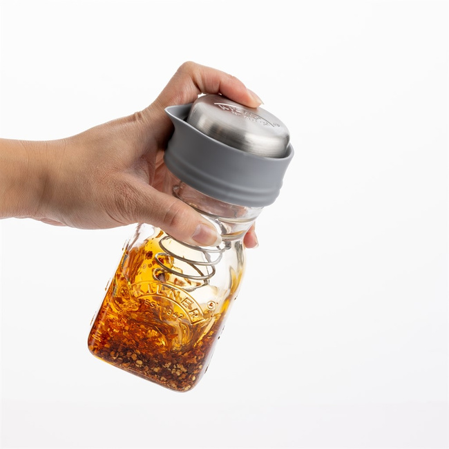 Słoik do dressingów Kilner 0,5 l ze sprężyną mieszającą i dzióbkiem
