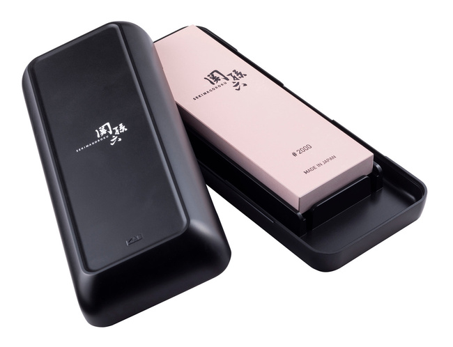 Kamień do ostrzenia 2000 w etui Seki Magoroku - Kai