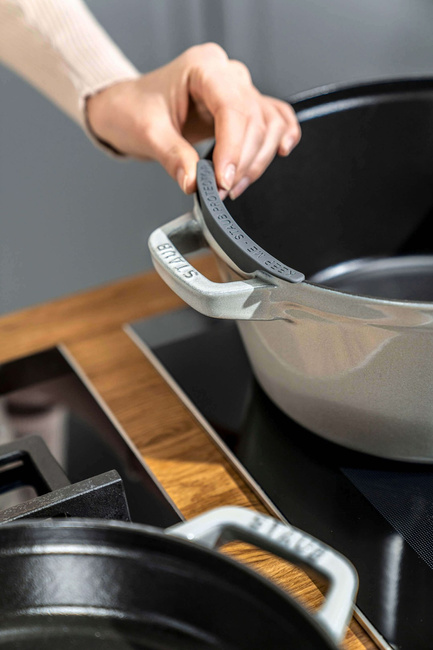 Zestaw 2 naczyń + pokrywka 24 cm Truflowy - Staub