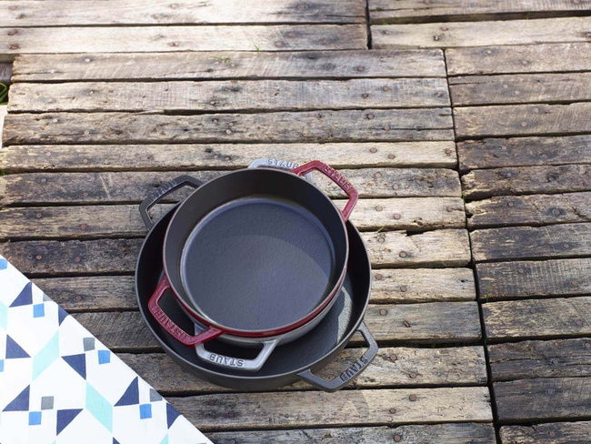 Patelnia żeliwna z dwoma uchwytami 26 cm, czarny - Staub