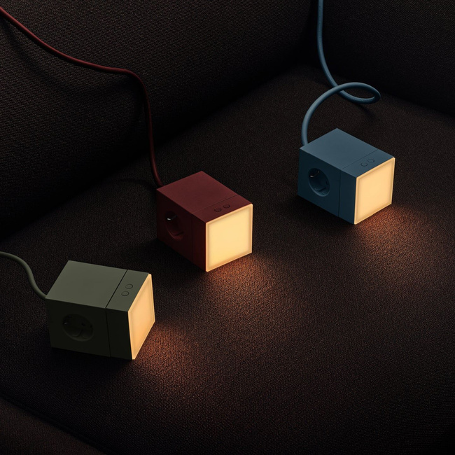 Lampka LED do gniazdka Avolt Lamp 1 Bauhaus-Archiv Edition, Mulberry Red