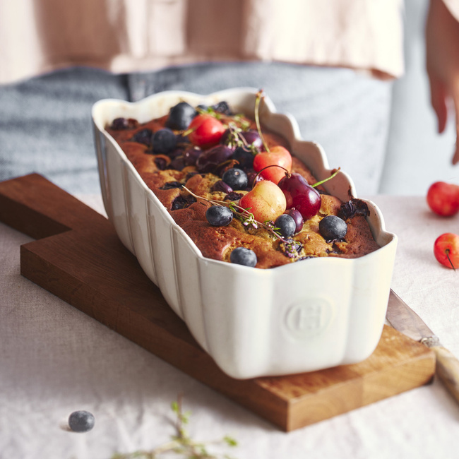 Podłużne naczynie do pieczenia 26,5 x 24,5 - kremowe - Emile Henry