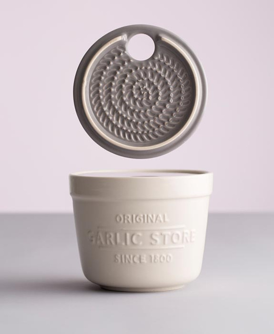 Pojemnik na czosnek z tarką Mason Cash Innovative Kitchen, kamionka, biało-szary