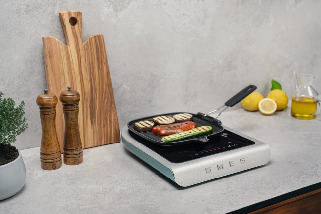 Smeg - Przenośna Płyta Indukcyjna 50's Style Pic01BlMeU Czarny (mat)