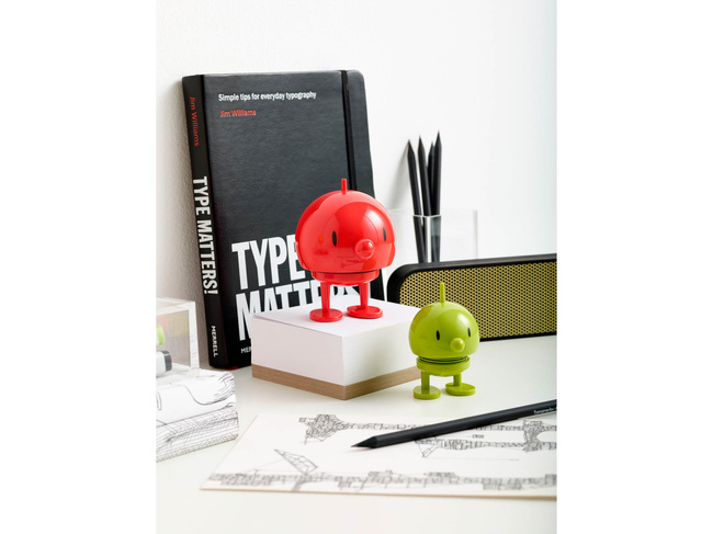 Hoptimist Bumble M Red figurka dekoracyjna do domu biura prezent