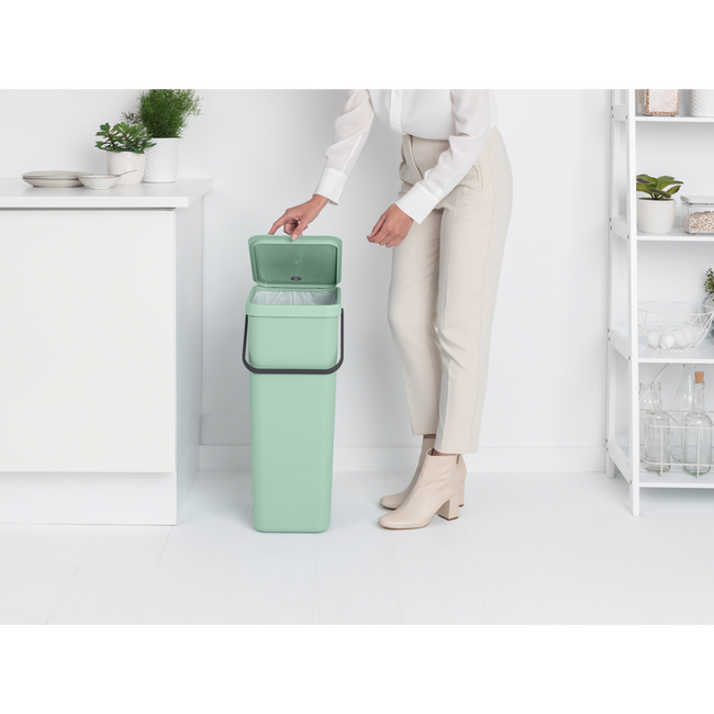 Kosz do segregacji Brabantia Sort & Go 40 l Jade Green ze wspornikiem ściennym