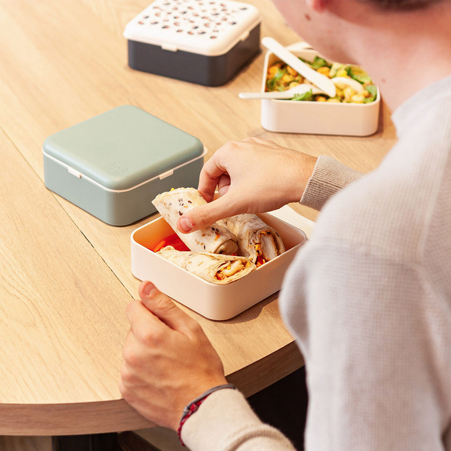 Lunchbox Monbento Flex 1 l ze sztućcami, 2 pojemniki po 500 ml, zielony