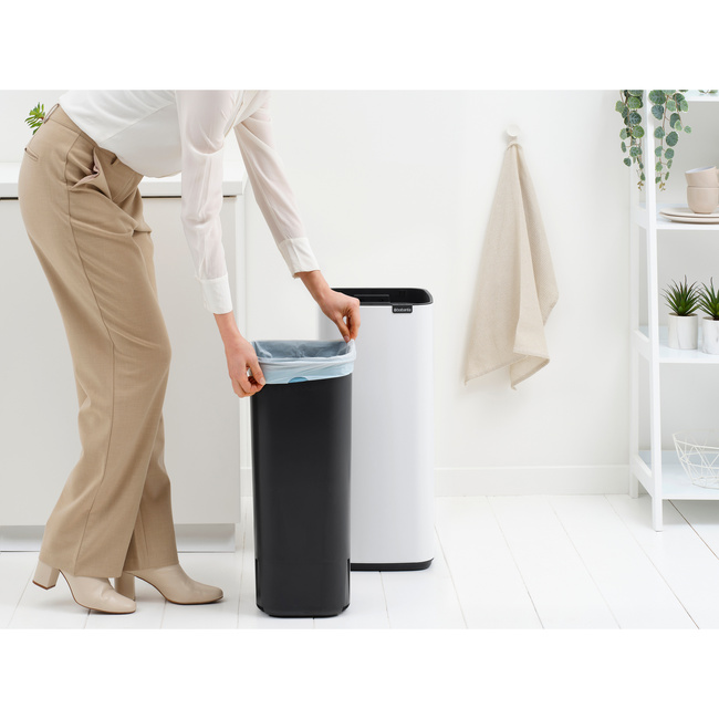 Kosz na śmieci Brabantia Bo Touch Bin 30 l, biały, z wiadrem z uchwytem