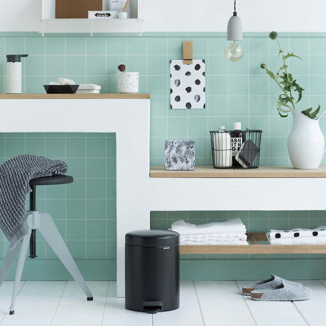 Kosz na śmieci pedałowy Newicon 5l mat black - Brabantia