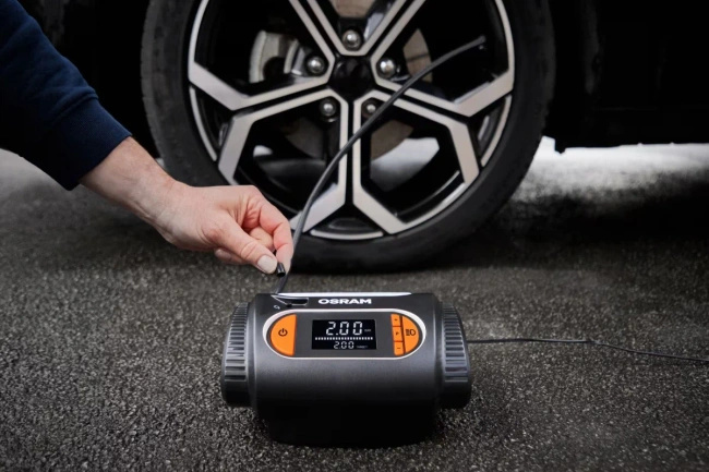 Kompresor samochodowy Osram TyreInflate 2120 12 V, cyfrowy, z Auto Stop i LED