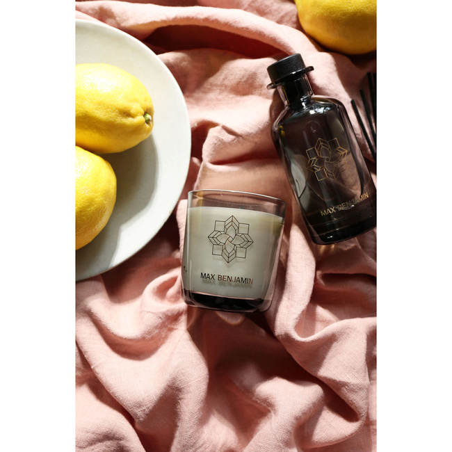 Świeca True Lavender 210 g - Max Benjamin