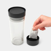 Kubek na herbatę Brabantia Make & Take 360 ml ze schowkiem, Dark Grey