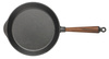 Patelnia żeliwna Skeppshult Walnut 26 cm z rączką z orzecha włoskiego, na indukcję