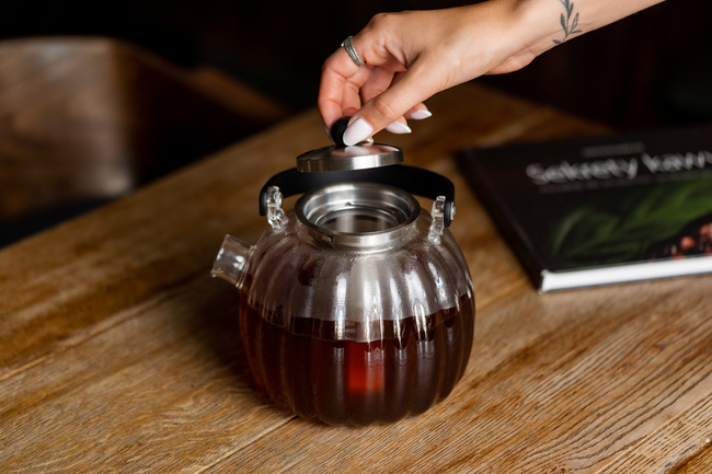 Zaparzacz do herbaty 1000ml srebrny Volare - Vialli Design