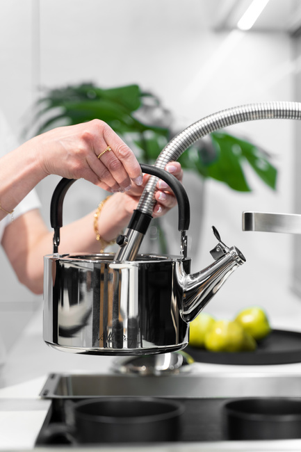 Czajnik 1,5l z gwizdkiem Diamante stalowy polerowany 27848 - Vialli Design