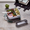 Lunch box kwadratowy Black+Blum 1 l, morski, z widelcem i pojemnikiem na sos