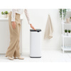 Kosz na śmieci Brabantia Bo Touch Bin 30 l, biały, z wiadrem z uchwytem