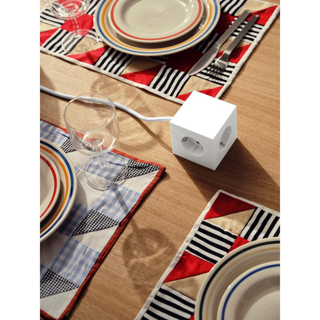 Listwa zasilająca Square 1 z podwójnym Usb-c 30 w i magnetyczną podstawą 1,8 m - biała - Avolt