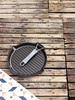 Okrągła patelnia żeliwna grillowa 27 cm, czarny - Staub