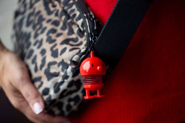 Zawieszka Hoptimist Charm Red, brelok i mini figurka Bumble