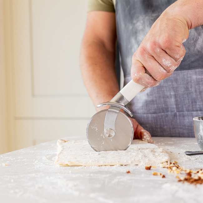 KitchenAid radełko do pizzy Porcelain White stal nierdzewna, ergonomiczne