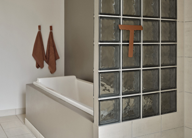 Ściągaczka łazienkowa z uchwytem Ume Terracotta 35014 - Zone Denmark