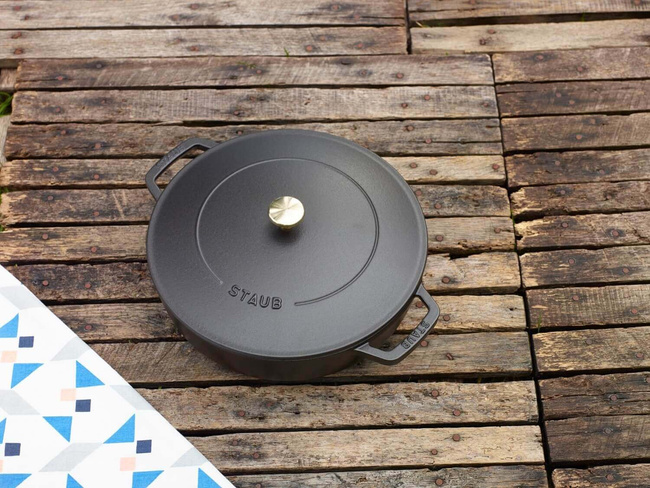 Staub żeliwna patelnia do duszenia z pokrywką 24 cm, czarny
