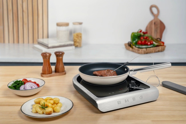 Smeg - Przenośna Płyta Indukcyjna 50's Style Pic01BlMeU Czarny (mat)