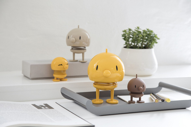 Figurka Hoptimist Bimble S Yellow żółta dekoracja biurko duński design