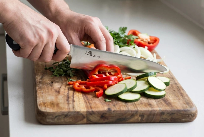 Nóż szefa kuchni Fuji Cutlery Akira Reigetsu FC-0107, ostrze 21 cm