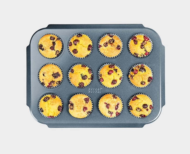 Forma na 12 muffinów Joseph Joseph Nest Bake ze stali węglowej, niebieska