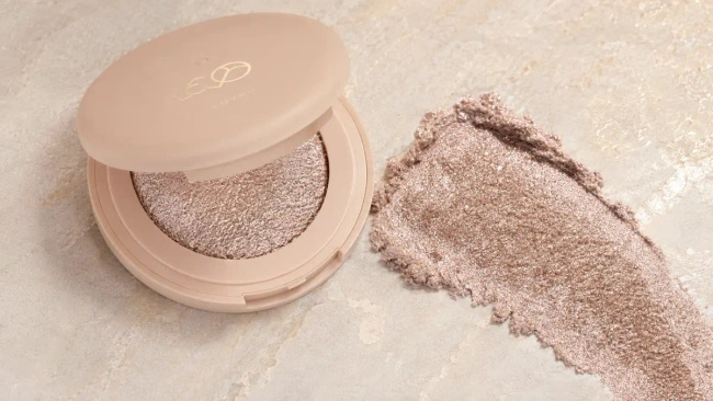 Rozświetlacz Lovro Wet Glow do oczu, twarzy i ciała, efekt mokrej tafli, 4,5 g