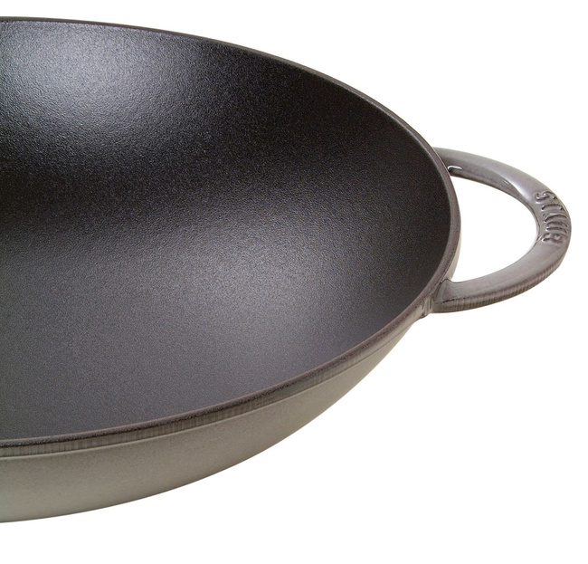 STAUB Wok żeliwny z pokrywką 37 cm grafitowy Staub