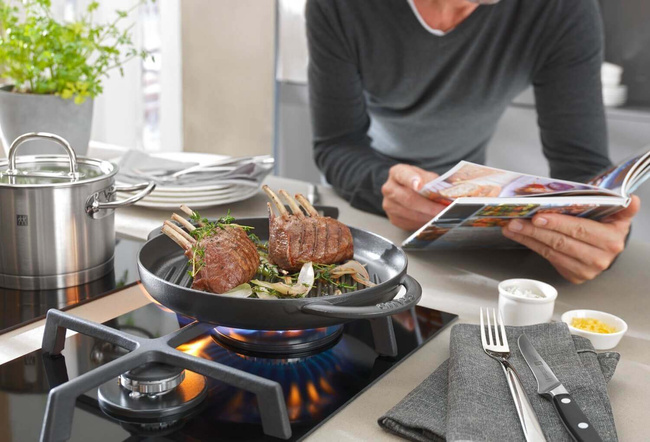 Staub Okrągła Patelnia Żeliwna Grillowa Z Dwoma Uchwtami 22 Cm, Grafitowy