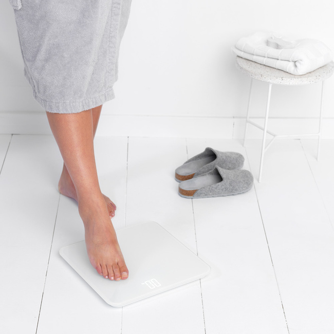 Brabantia Cyfrowa waga łazienkowa Renew biała 180kg Led antypoślizgowa