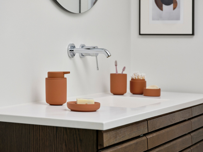 Mydelniczka Zone Denmark Ume Terracotta, powierzchnia miękka w dotyku