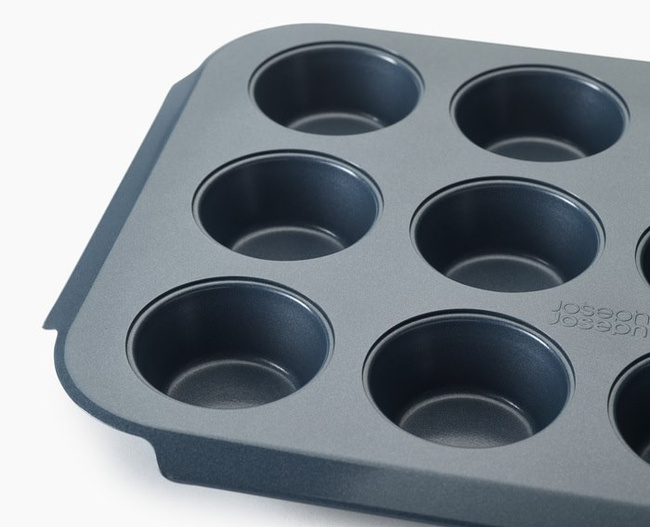 Forma na 12 muffinów Joseph Joseph Nest Bake ze stali węglowej, niebieska
