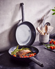 Patelnia Brabantia Nero 20 cm z ceramiczną powłoką, czarna