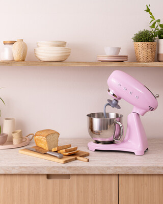 Smeg - Mikser SMF05PKEU 50's Style - Pink