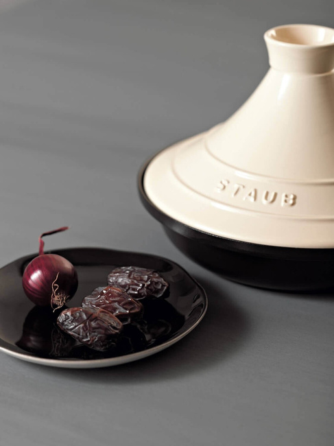 Naczynie do tajine Staub 28 cm, żeliwna podstawa i ceramiczna pokrywa, beżowo-czarne
