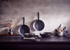 Patelnia Brabantia Nero 24 cm z powłoką ceramiczną, aluminium z recyklingu