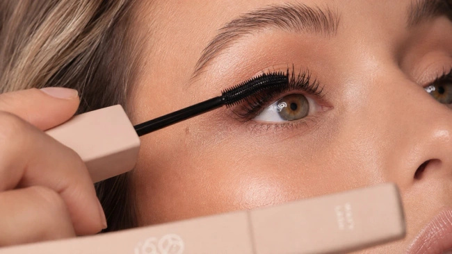 Tusz do rzęs Lovro Wavy Lash 01 Black, pogrubiający i podkręcający, 9 g