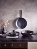 Patelnia Brabantia Nero 20 cm z ceramiczną powłoką, czarna