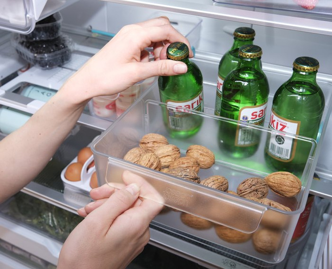 Pojemnik do lodówki Joseph Joseph FridgeStore XL z przegrodą, na kółkach