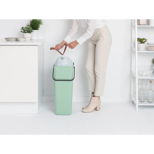 Kosz do segregacji Brabantia Sort & Go 40 l Jade Green ze wspornikiem ściennym