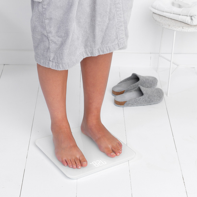 Brabantia Cyfrowa waga łazienkowa Renew biała 180kg Led antypoślizgowa